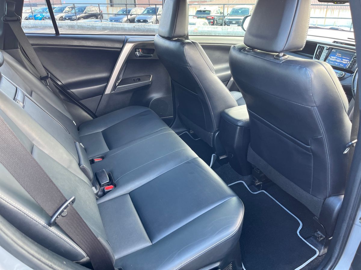 Used Toyota RAV4 2018 for sale - 76329068: Photo 23