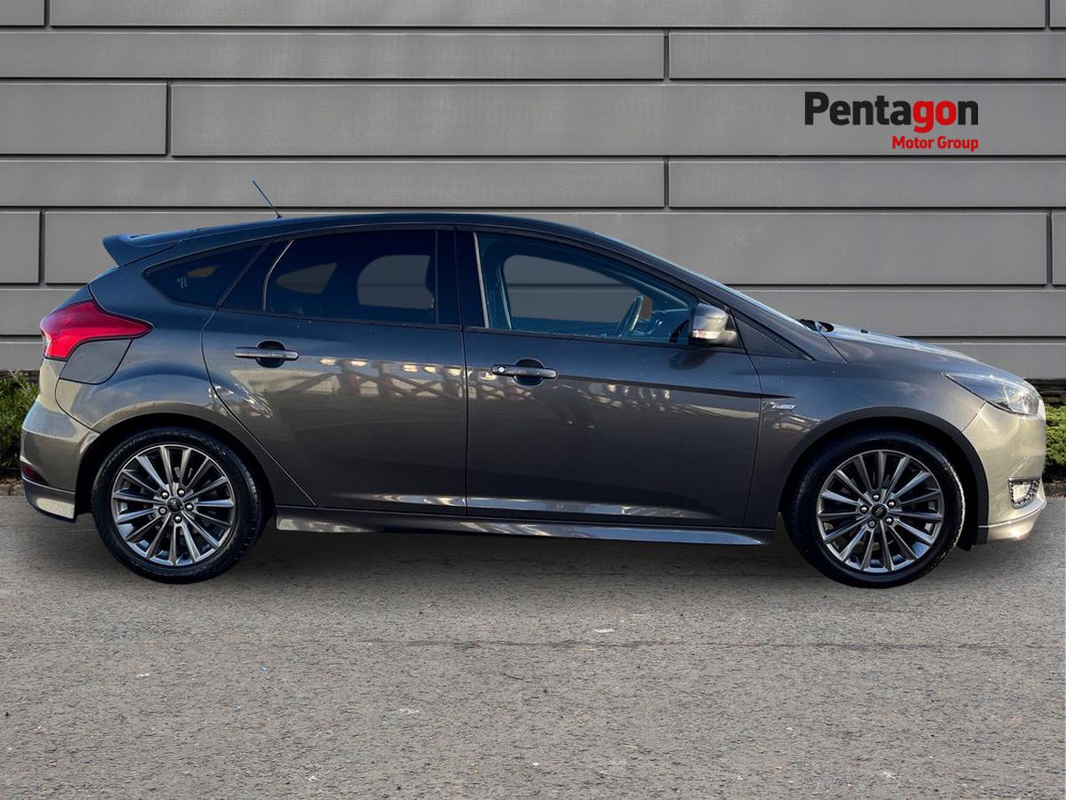 Used Ford Focus 2017 for sale - 76875943: Photo 13