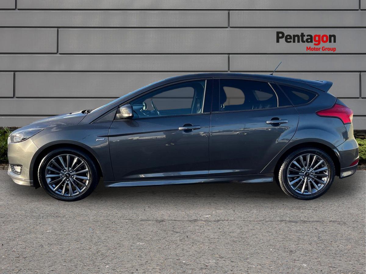 Used Ford Focus 2017 for sale - 76875943: Photo 14