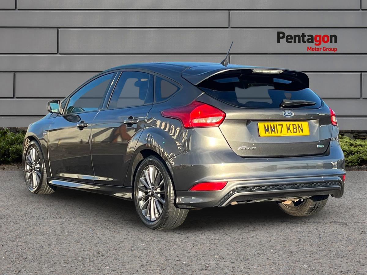 Used Ford Focus 2017 for sale - 76875943: Photo 2