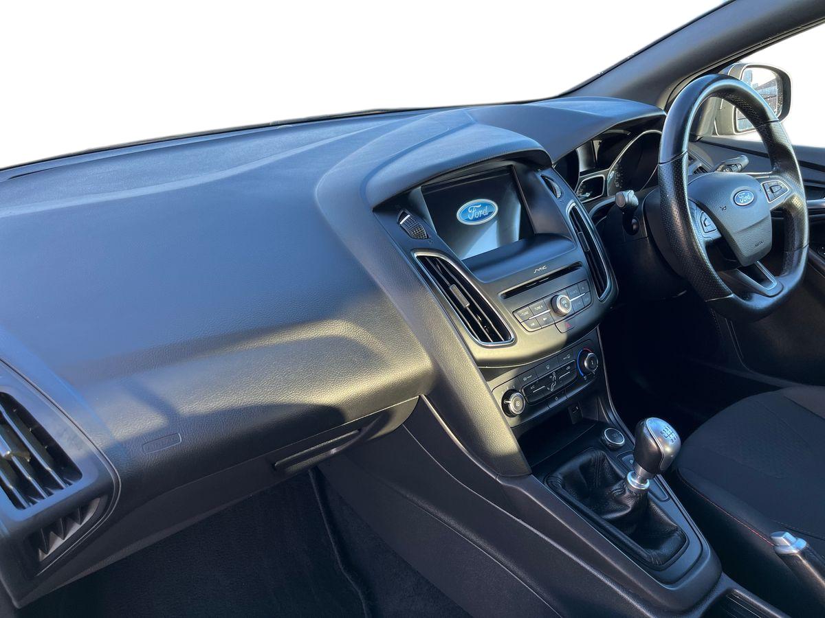 Used Ford Focus 2017 for sale - 76875943: Photo 8