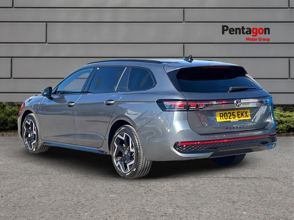 Used Volkswagen Passat 2025 for sale - 76040435: Photo 2