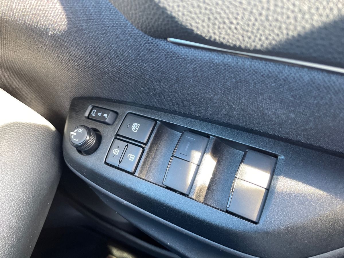 Used Toyota Yaris Cross 2024 for sale - 76892921: Photo 32