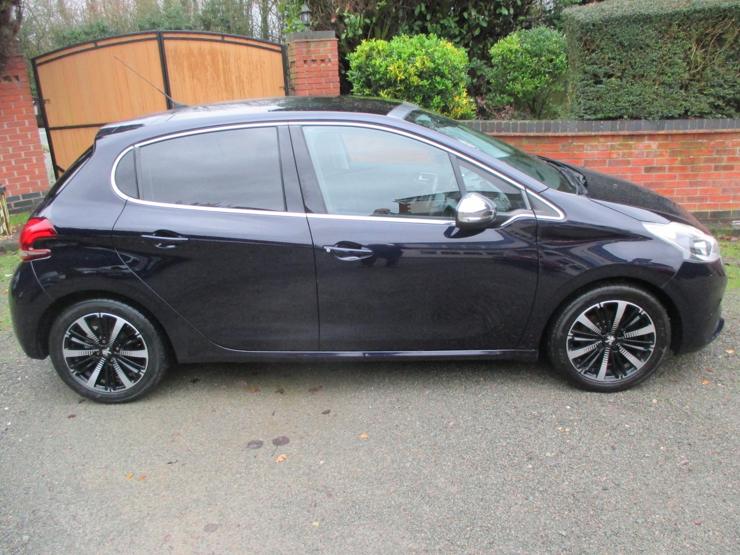 Used Peugeot 208 2016 for sale - 76879523: Photo 2