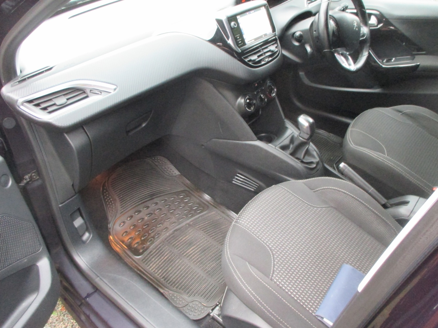 Used Peugeot 208 2016 for sale - 76879523: Photo 6