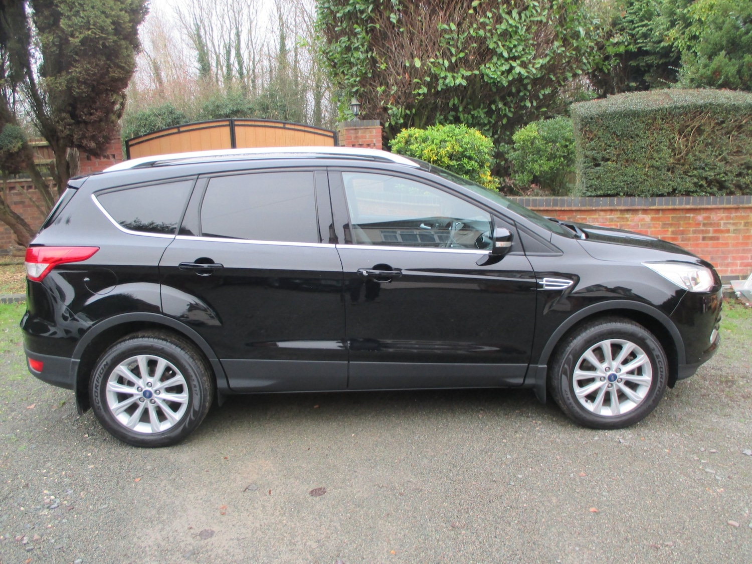 Used Ford Kuga 2016 for sale - 76681873: Photo 2