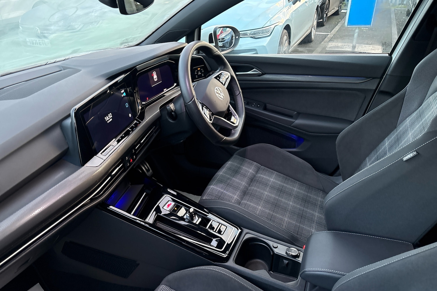 Used Volkswagen Golf 2023 for sale - 77470715: Photo 2