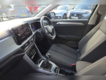 Used Volkswagen T-Roc 2024 for sale - 76678785: Photo