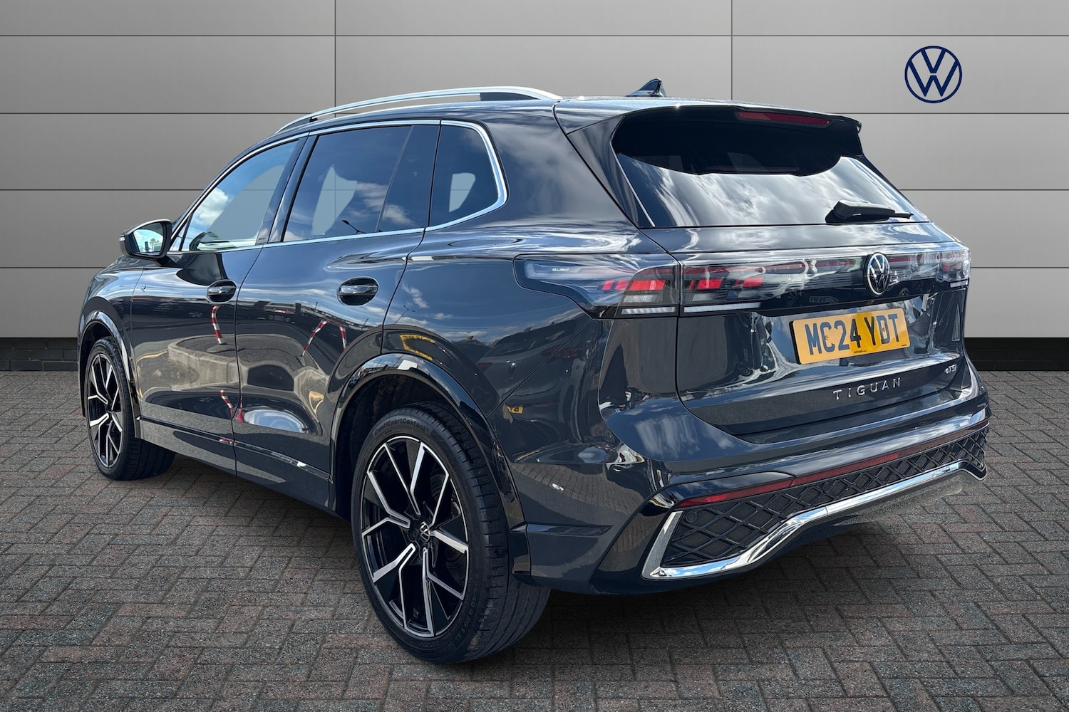 Used Volkswagen Tiguan 2024 for sale - 78146056: Photo 3