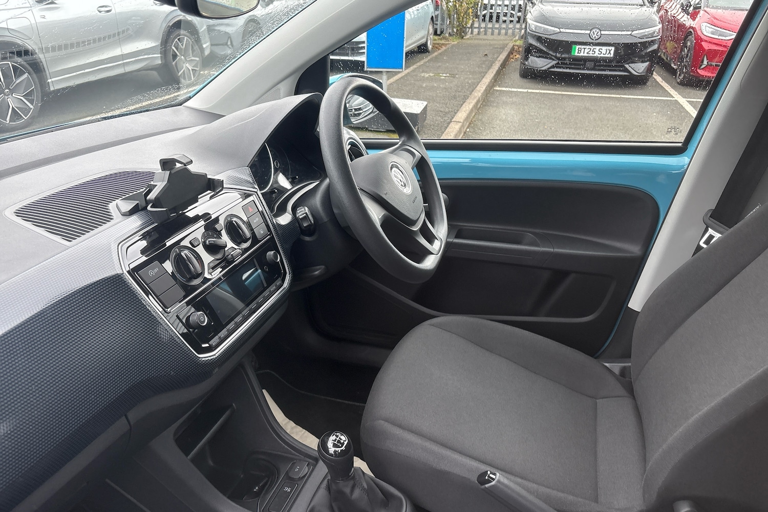 Used Volkswagen up! 2023 for sale - 76528700: Photo 2