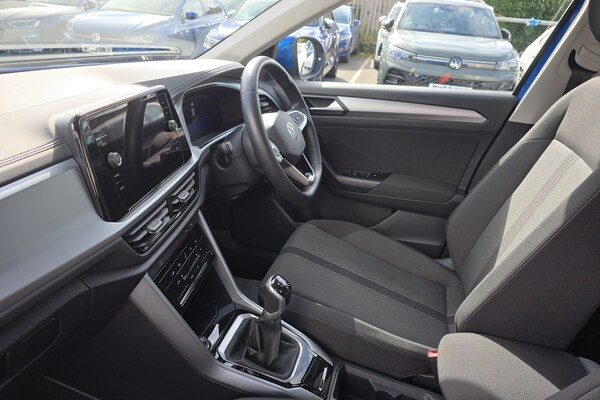 Used Volkswagen T-Roc 2023 for sale - 76272112: Photo 2