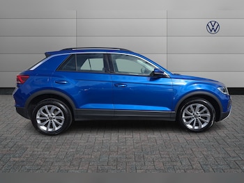 Used Volkswagen T-Roc 2023 for sale - 76272112: Photo