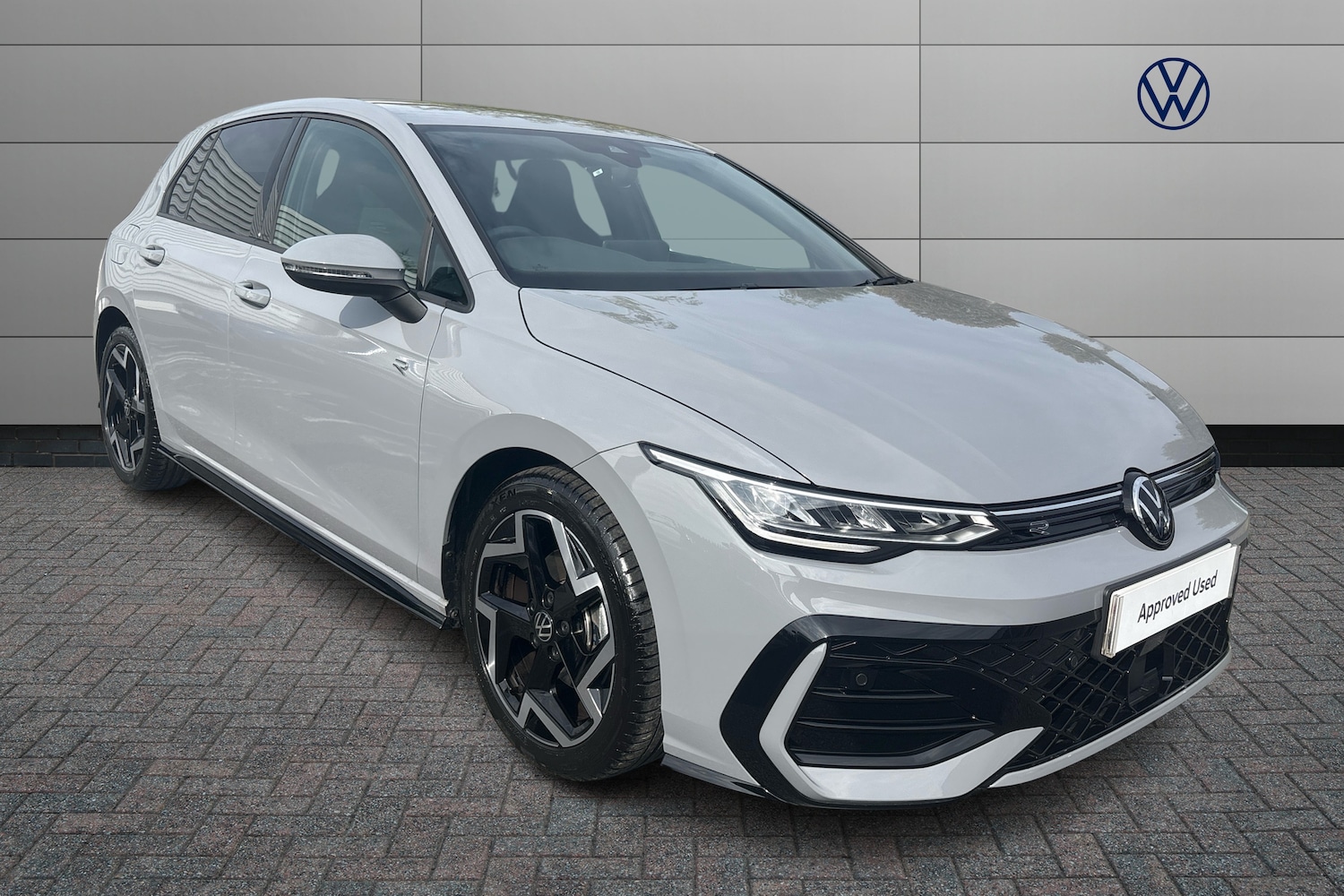 Used Volkswagen Golf 2025 for sale - 76679335: Photo 1