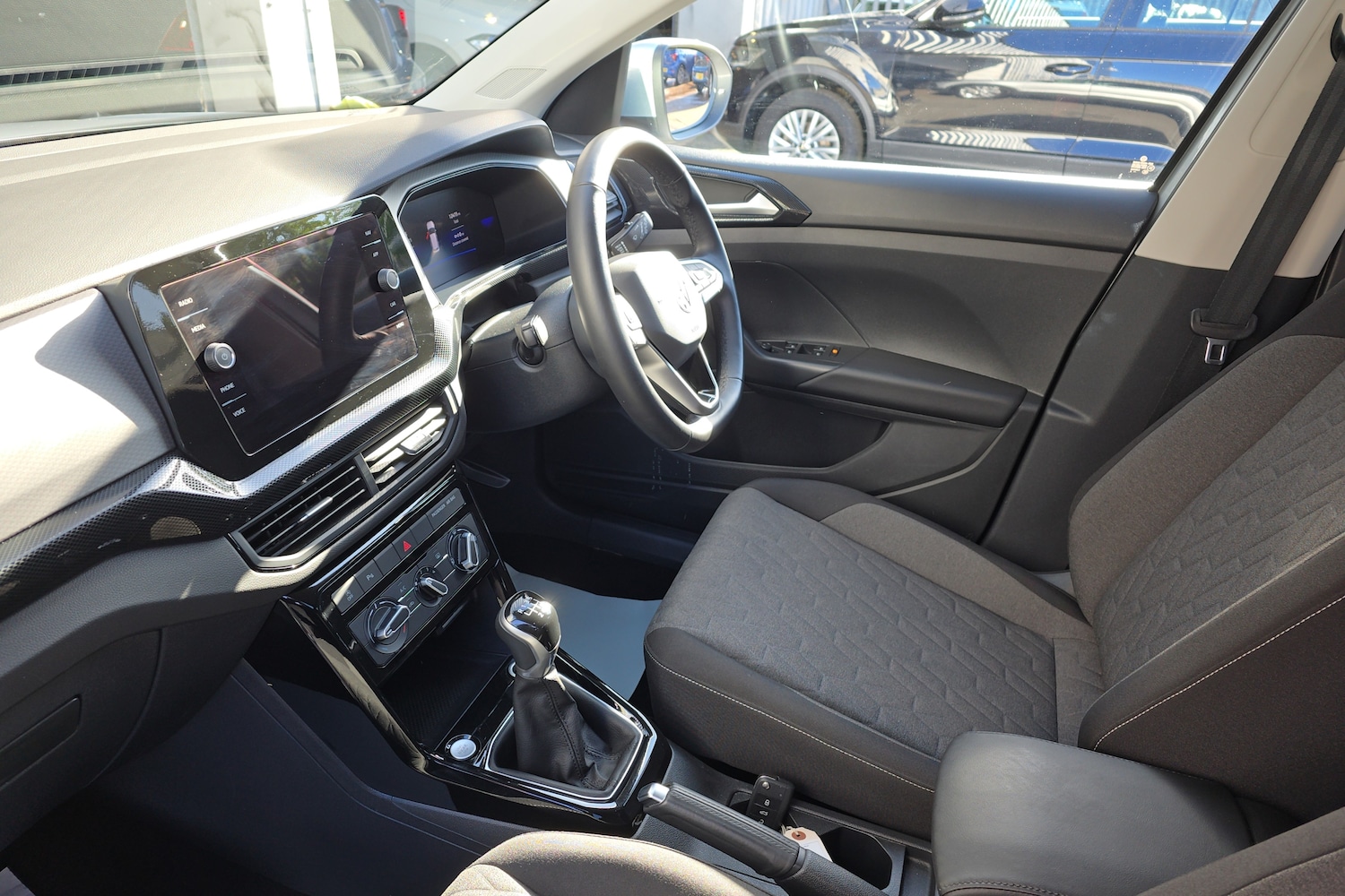 Used Volkswagen T-Cross 2024 for sale - 76677991: Photo 2