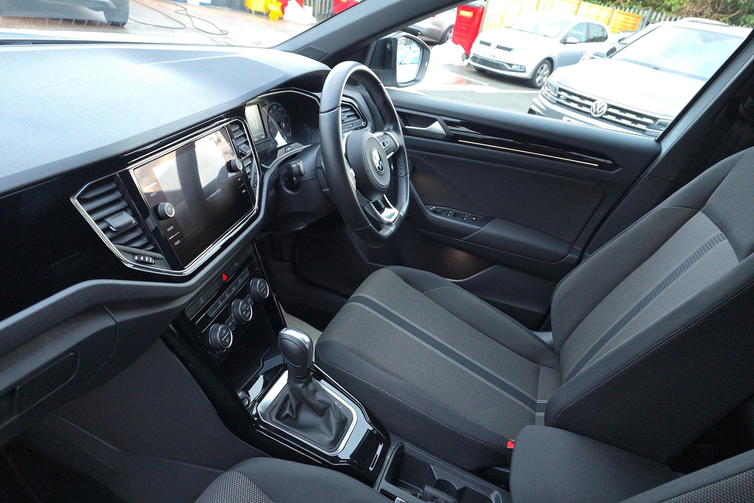 Used Volkswagen T-Roc 2022 for sale - 77480061: Photo 2