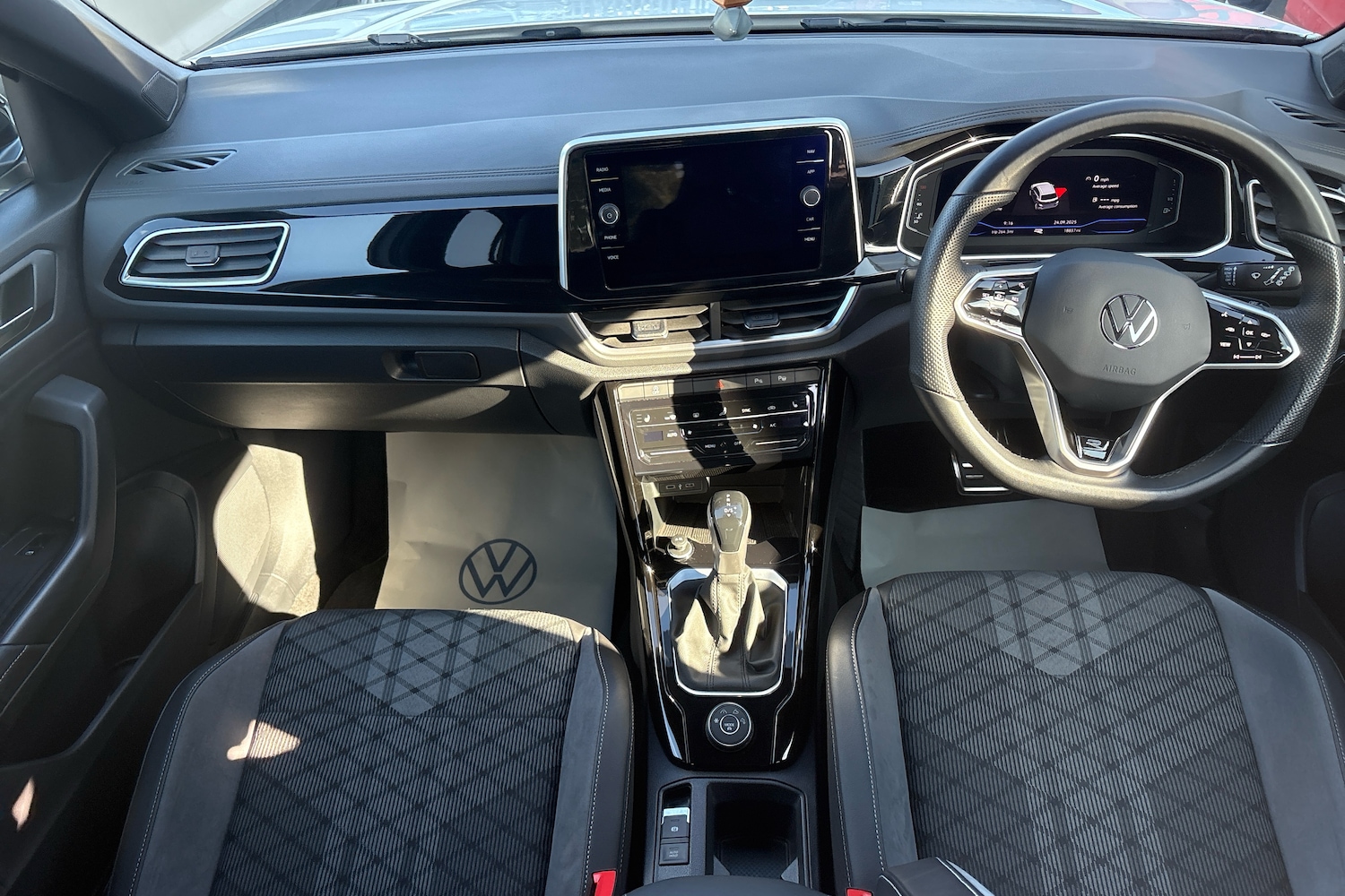 Used Volkswagen T-Roc 2022 for sale - 76675347: Photo 8