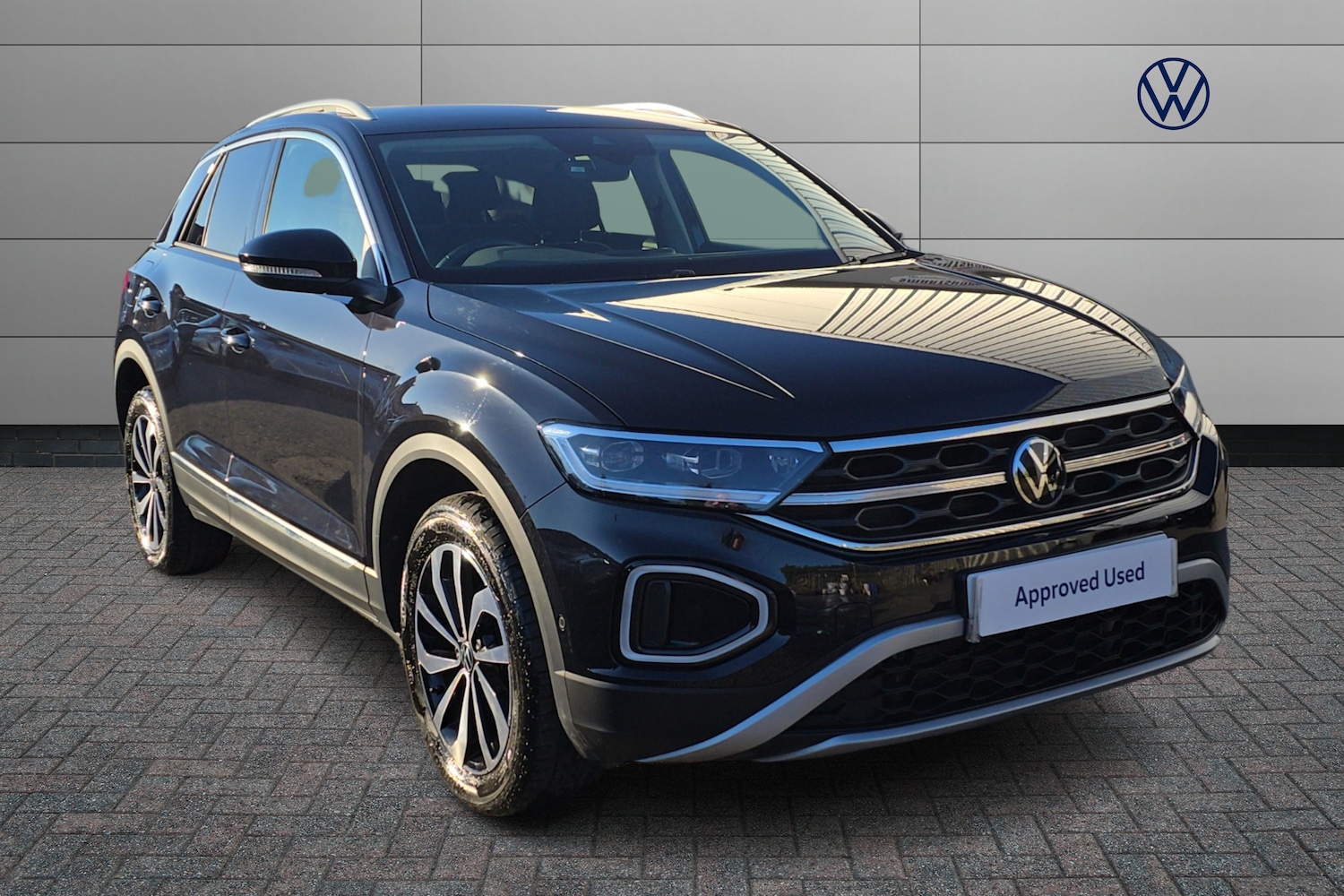 Used Volkswagen T-Roc 2023 for sale - 76675915: Photo 1