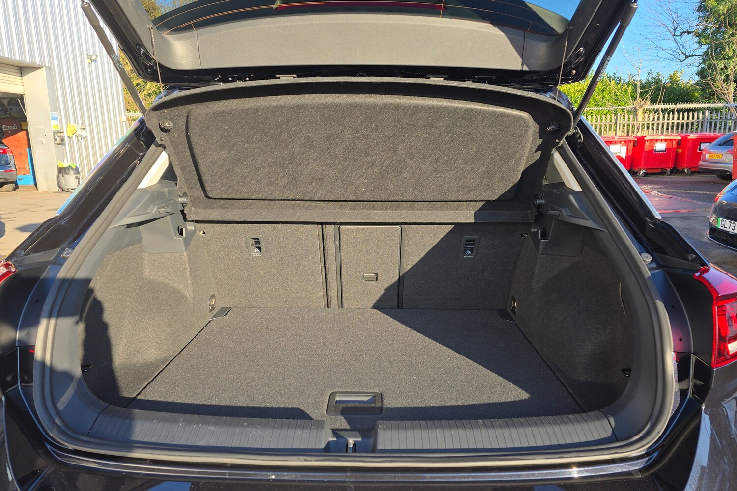 Used Volkswagen T-Roc 2023 for sale - 76675915: Photo 12