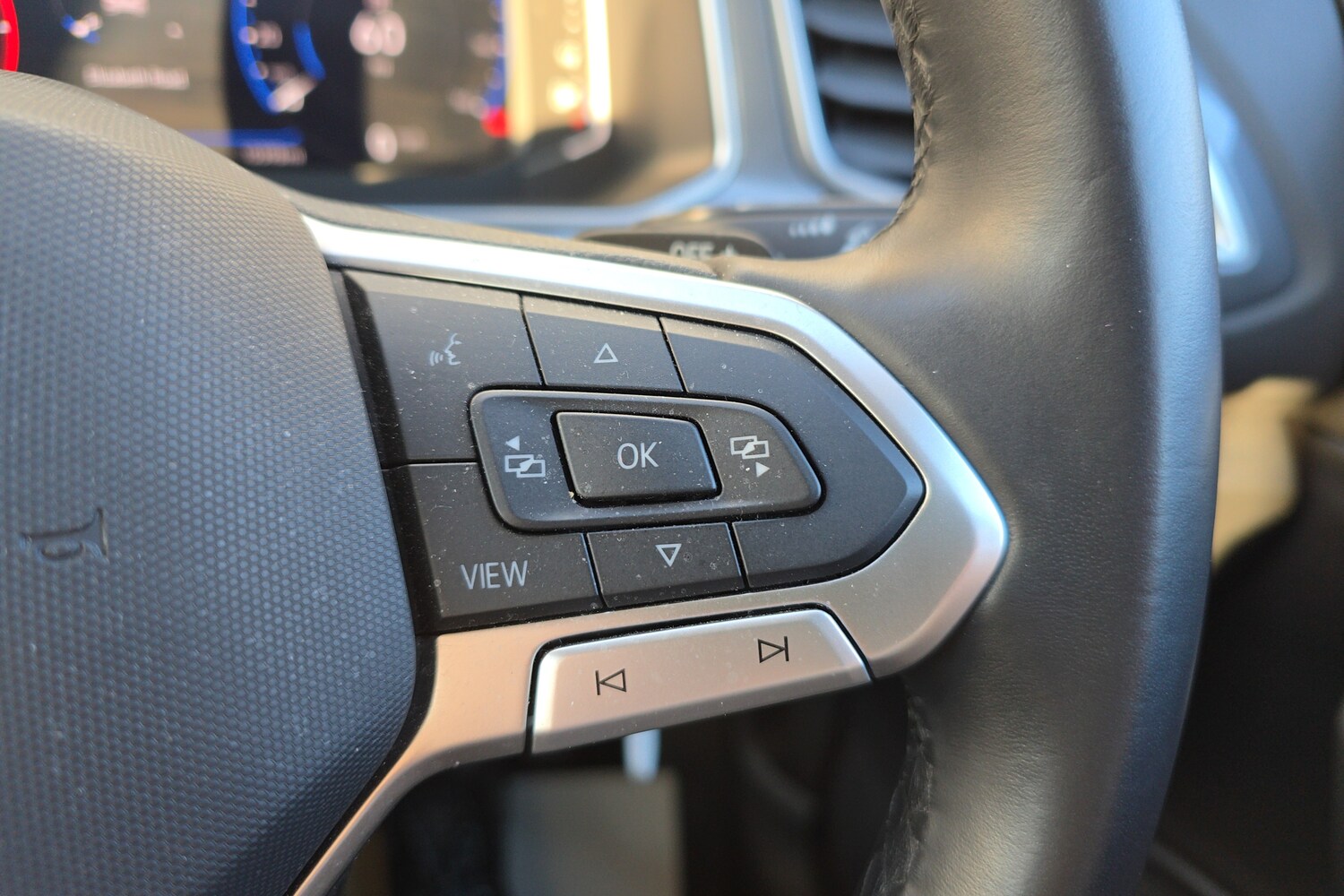 Used Volkswagen T-Roc 2023 for sale - 76675915: Photo 14