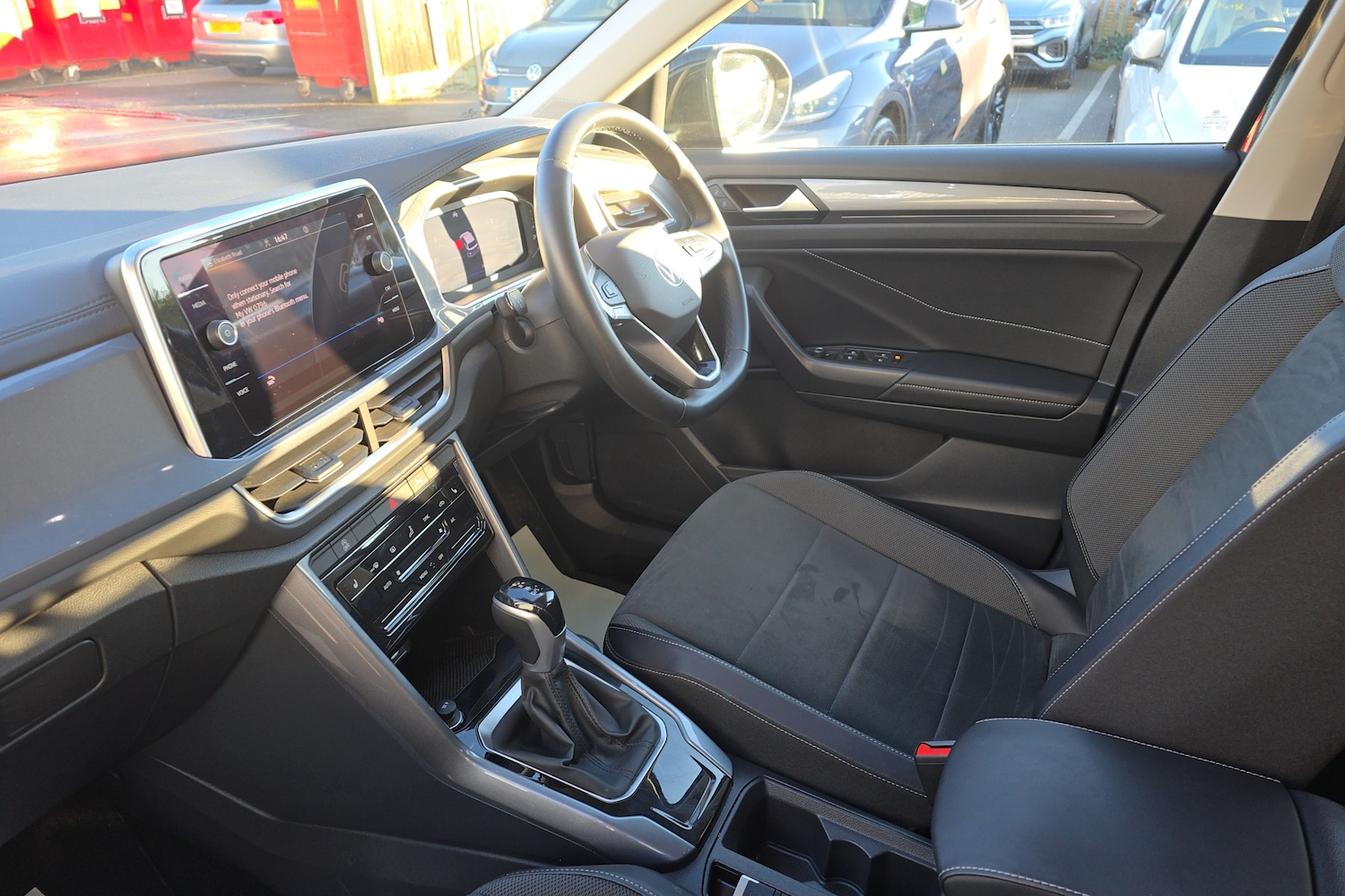 Used Volkswagen T-Roc 2023 for sale - 76675915: Photo 2