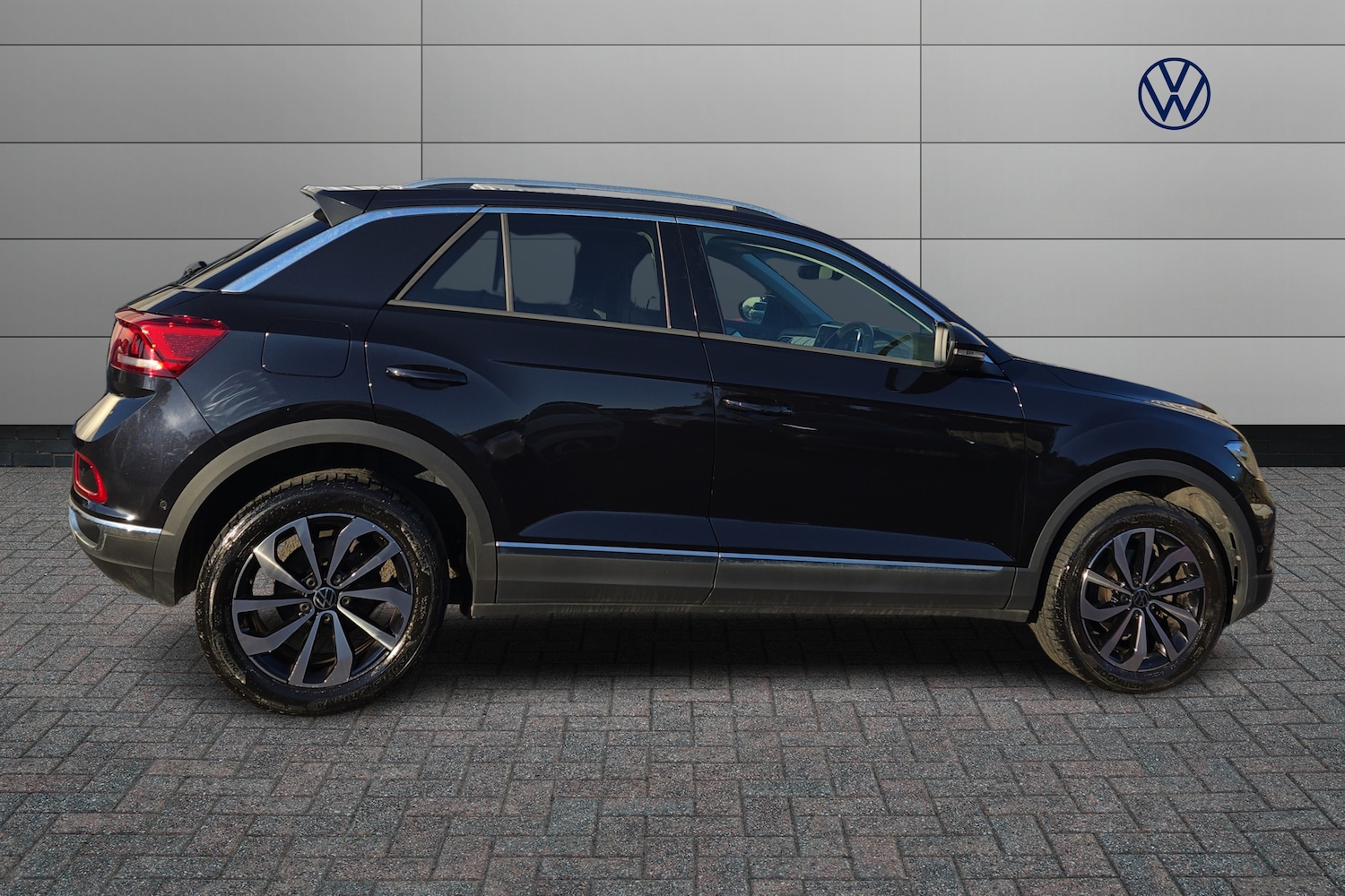 Used Volkswagen T-Roc 2023 for sale - 76675915: Photo 4