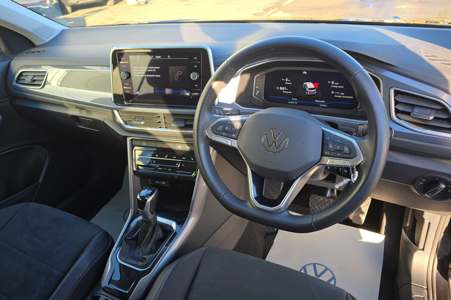 Used Volkswagen T-Roc 2023 for sale - 76675915: Photo 6