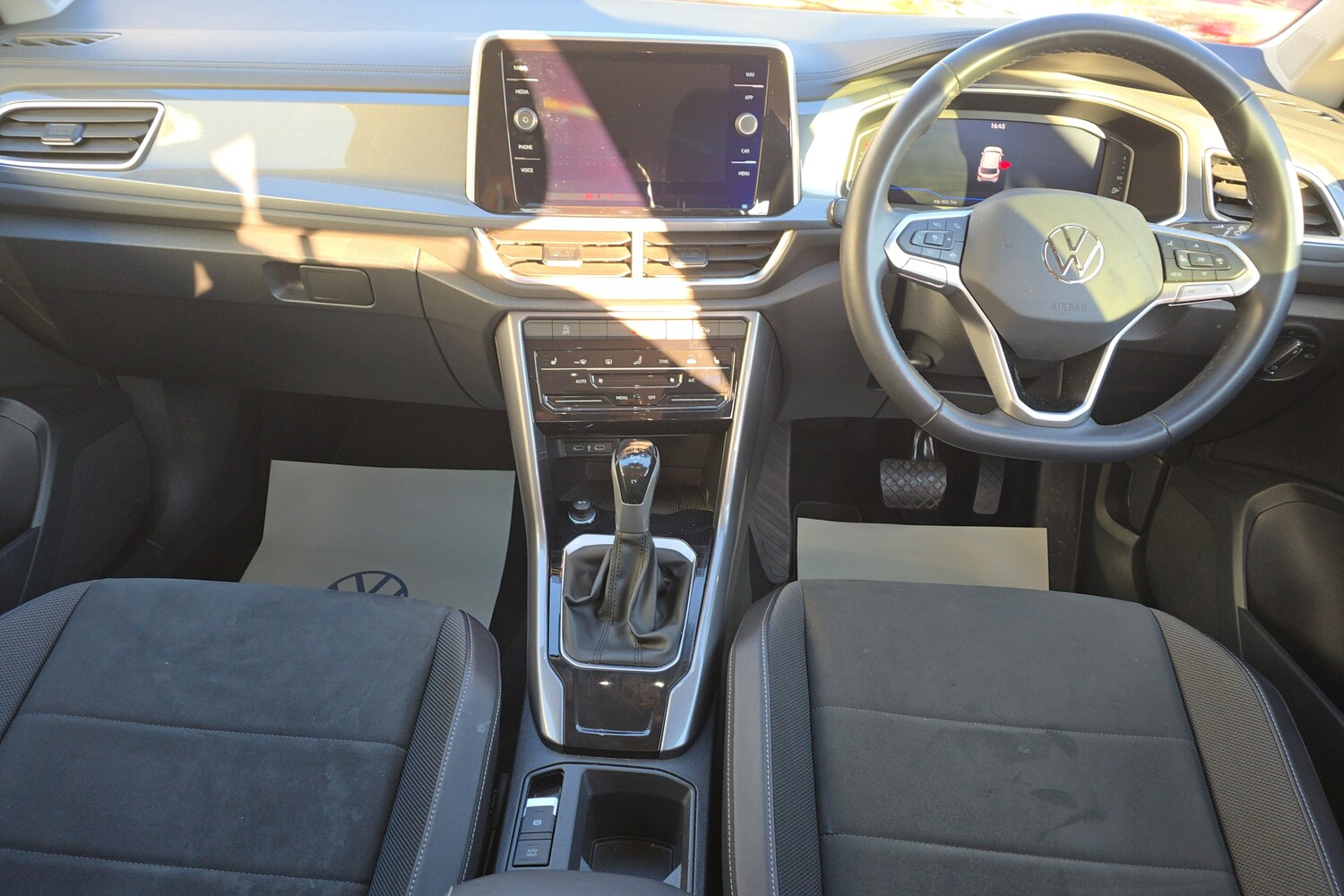 Used Volkswagen T-Roc 2023 for sale - 76675915: Photo 8