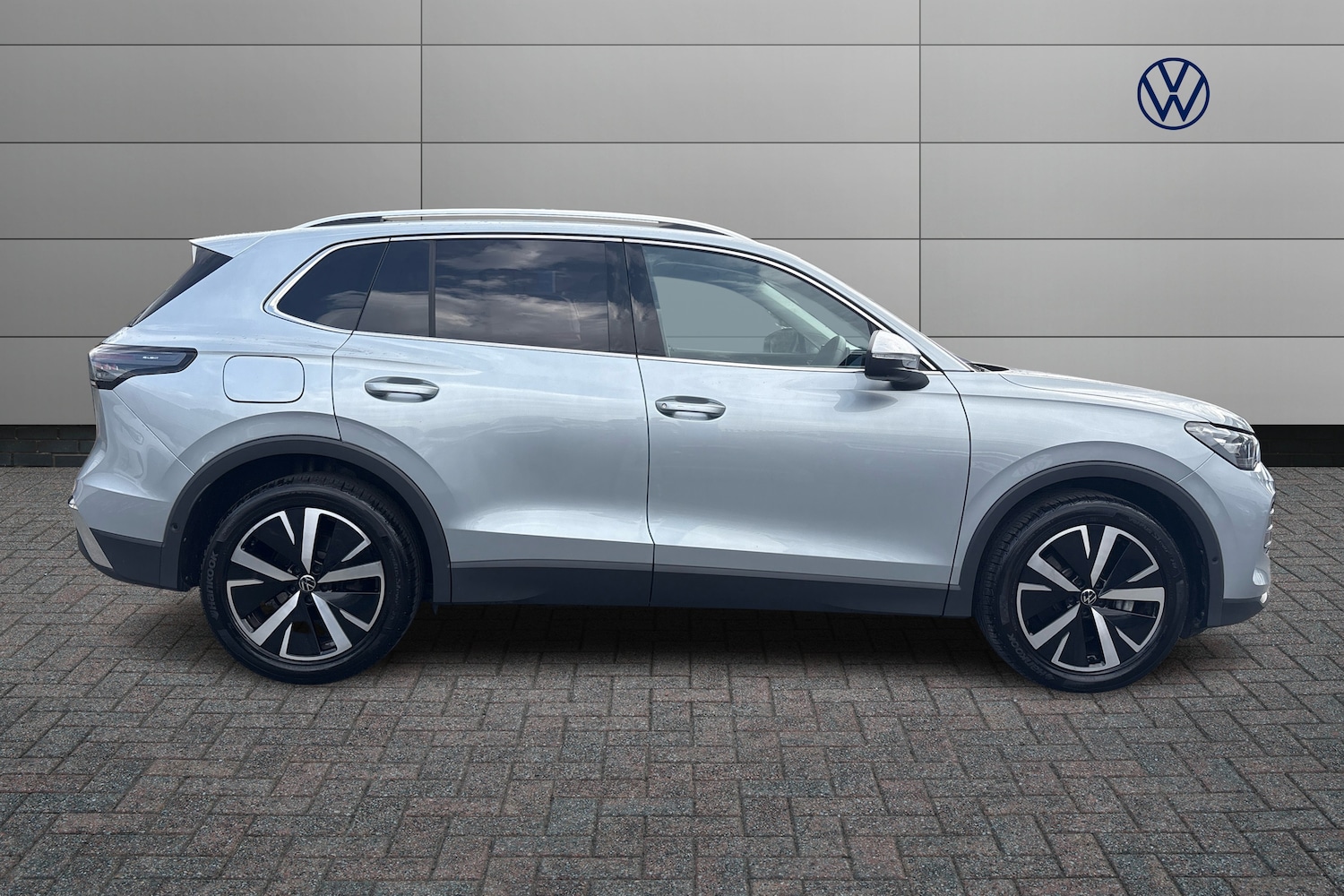 Used Volkswagen Tiguan 2024 for sale - 77122492: Photo 4