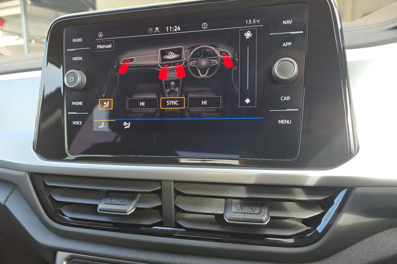 Used Volkswagen T-Roc 2024 for sale - 76677579: Photo 19