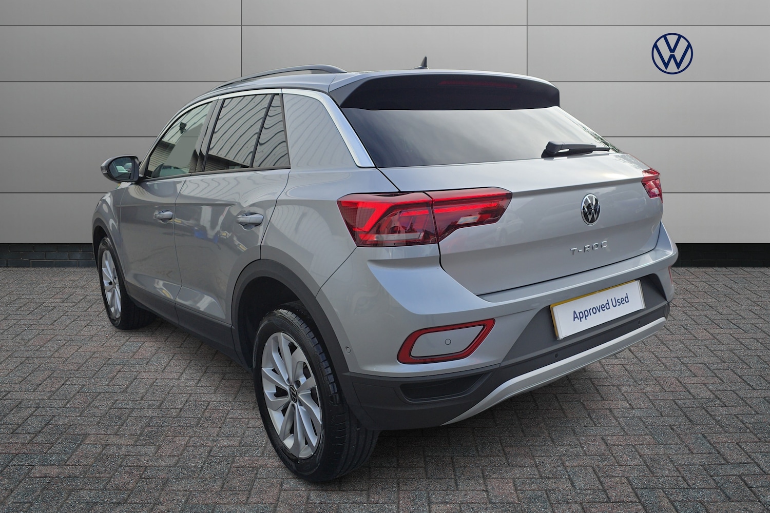 Used Volkswagen T-Roc 2024 for sale - 76677579: Photo 3