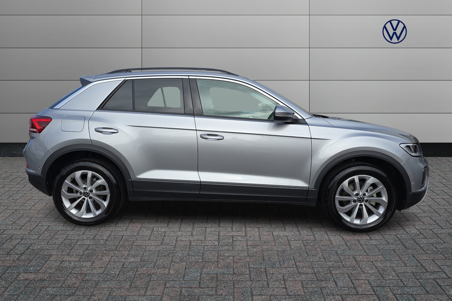Used Volkswagen T-Roc 2024 for sale - 76677579: Photo 4