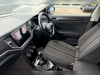 Used Volkswagen T-Roc 2020 for sale - 78235906: Photo