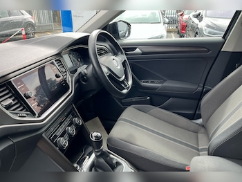 Used Volkswagen T-Roc 2019 for sale - 78239772: Photo