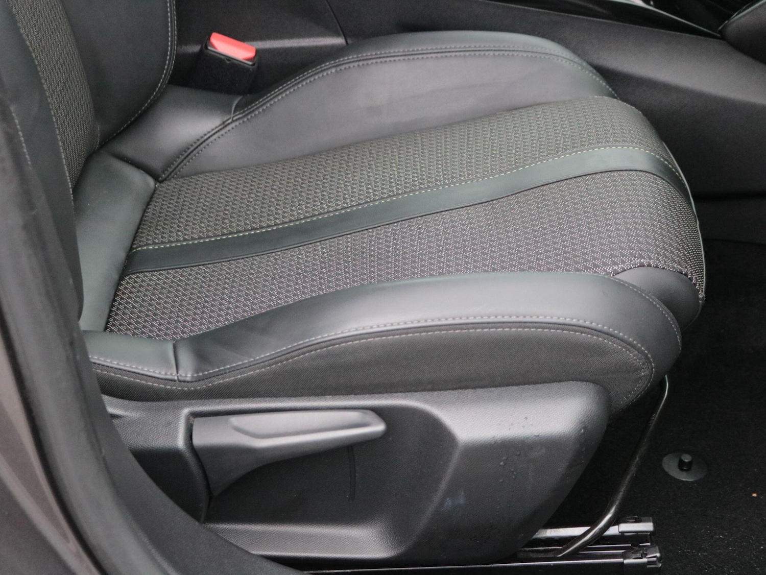 Used Peugeot 2008 2021 for sale - 76646211: Photo 27