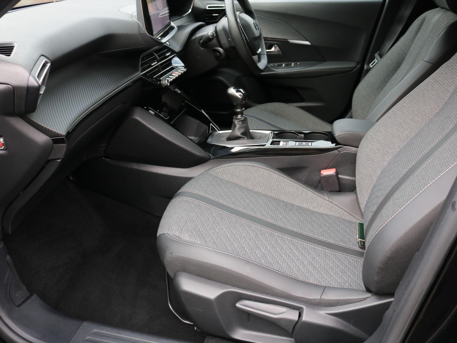 Used Peugeot 2008 2023 for sale - 76802463: Photo 15