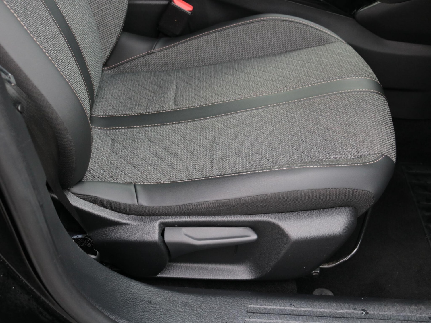 Used Peugeot 2008 2023 for sale - 76802463: Photo 30