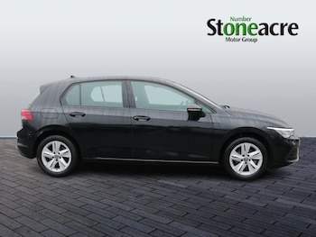 Used Volkswagen Golf 2021 for sale - 77549999: Photo
