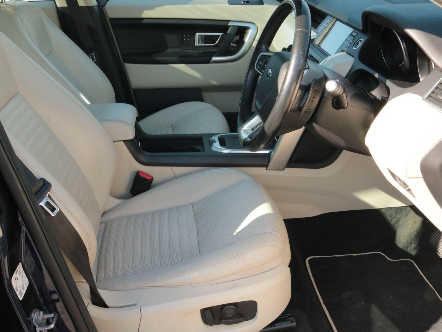 Used Land Rover Discovery Sport 2017 for sale - 77939550: Photo 15