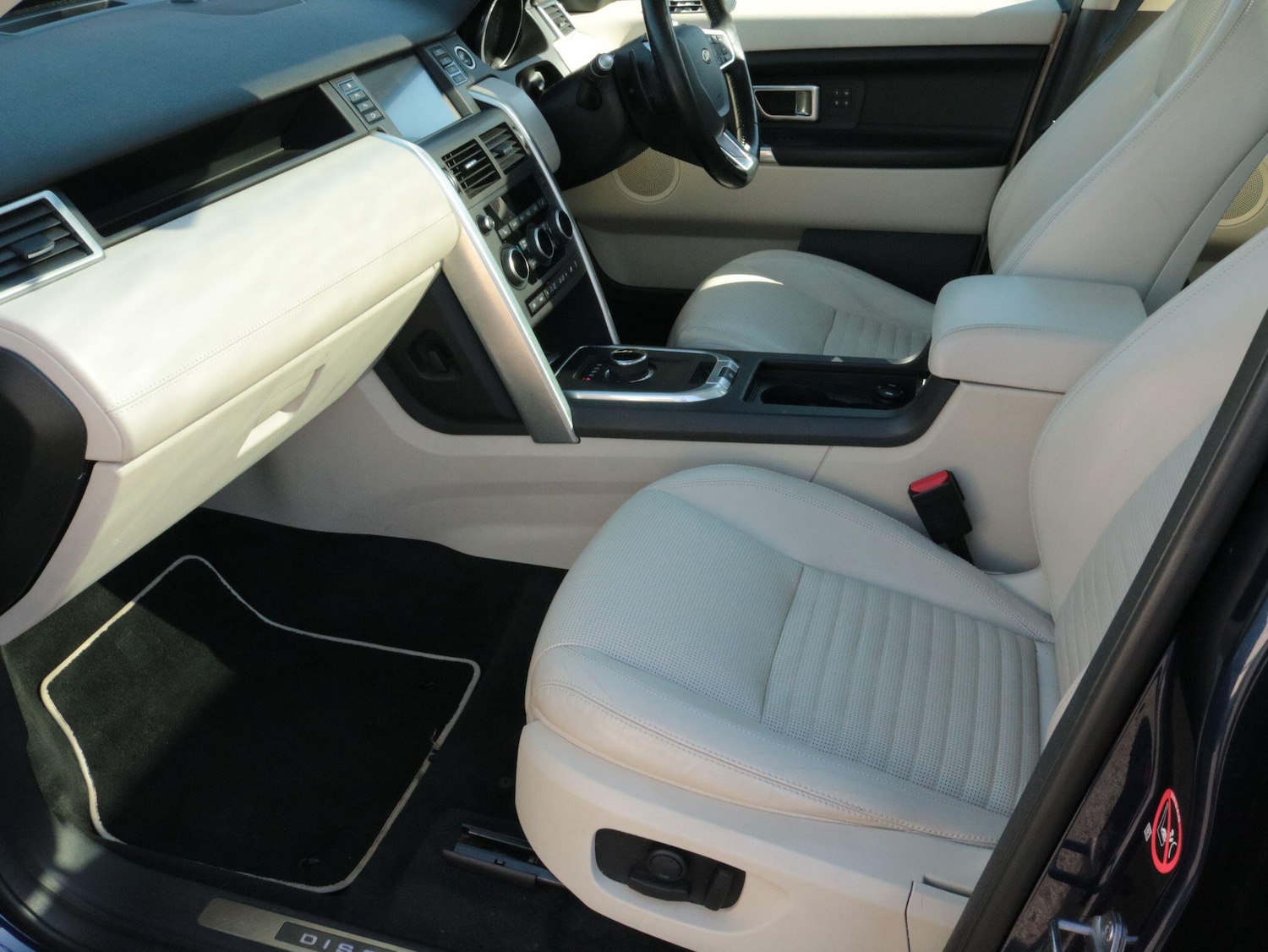 Used Land Rover Discovery Sport 2017 for sale - 77939550: Photo 17