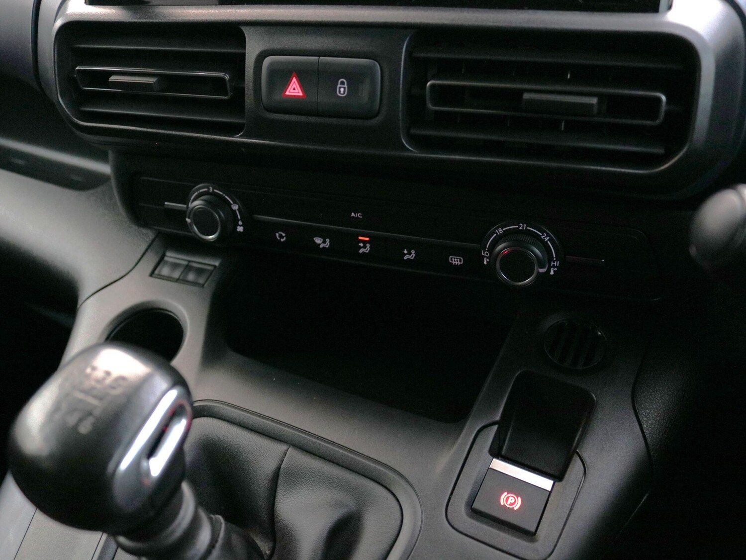 Used Peugeot Rifter 2021 for sale - 76965318: Photo 24