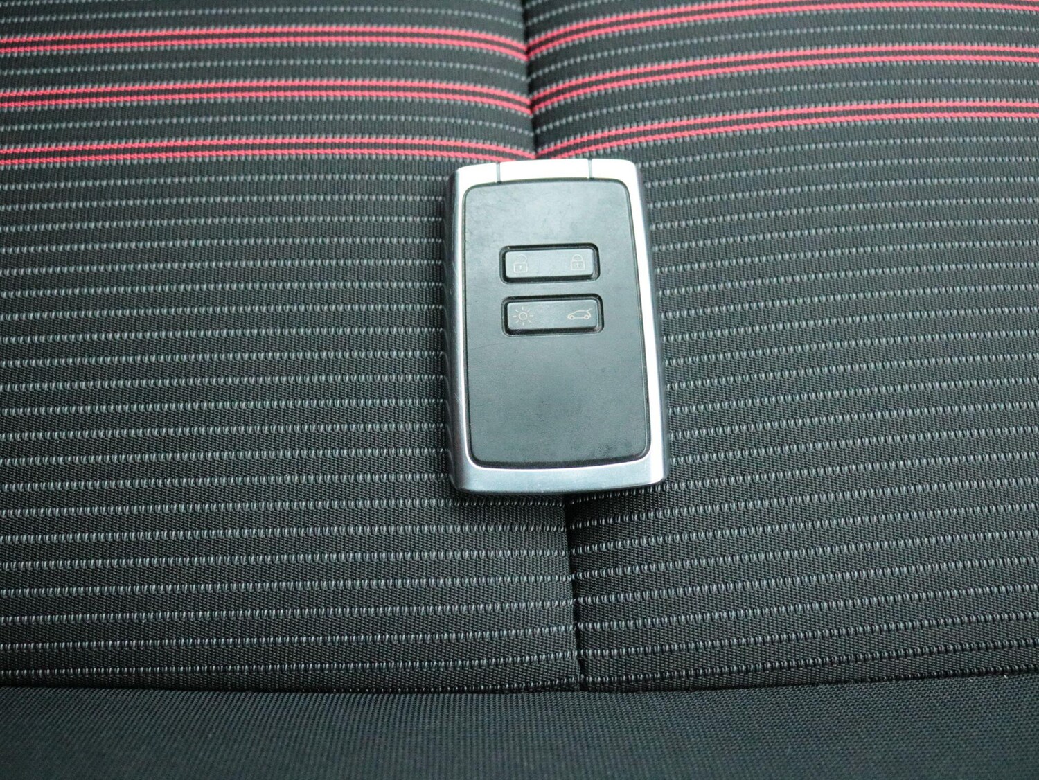 Used Renault Clio for sale - 77344662: Photo 31