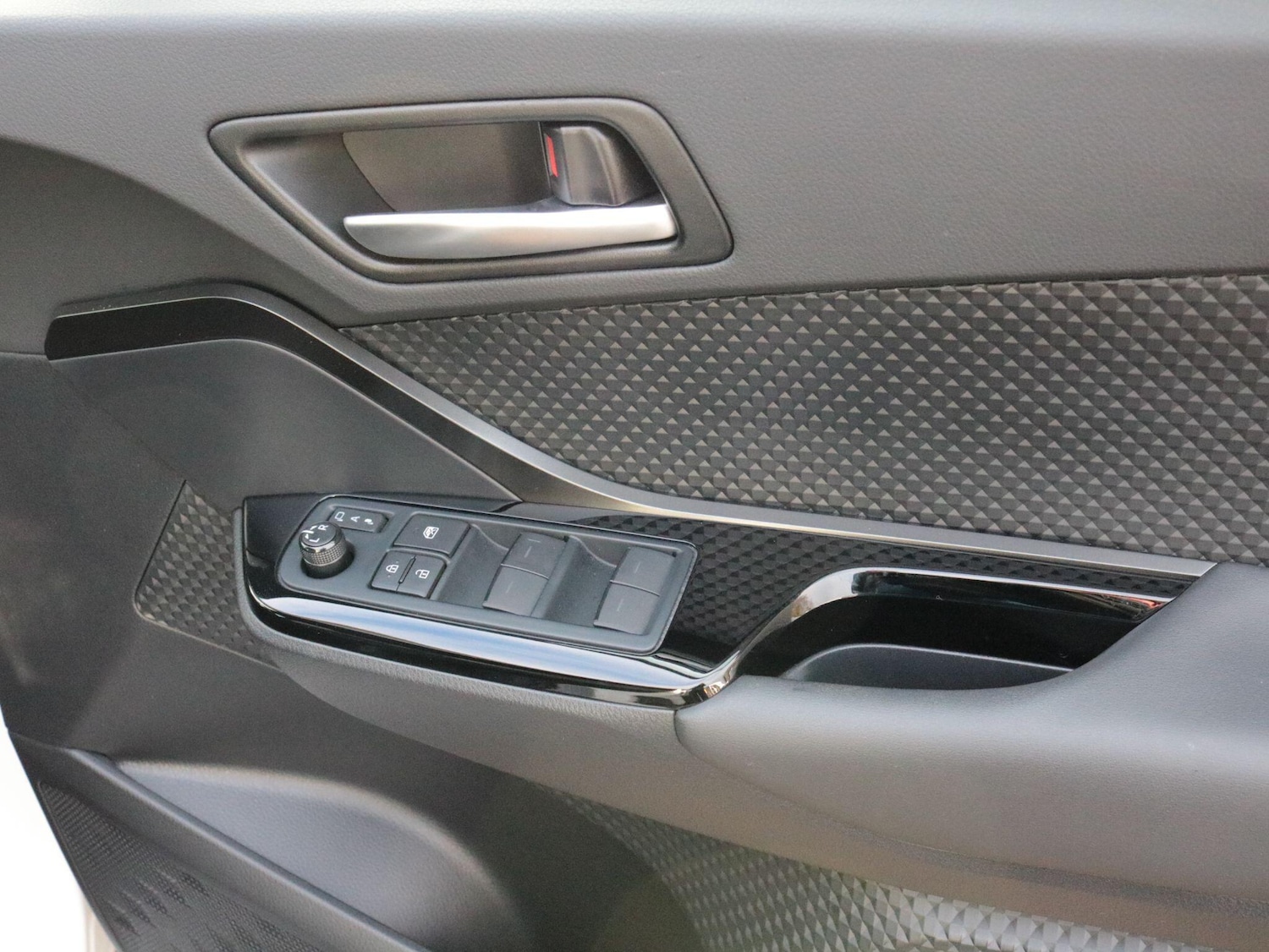 Used Toyota C-HR 2023 for sale - 77255144: Photo 26