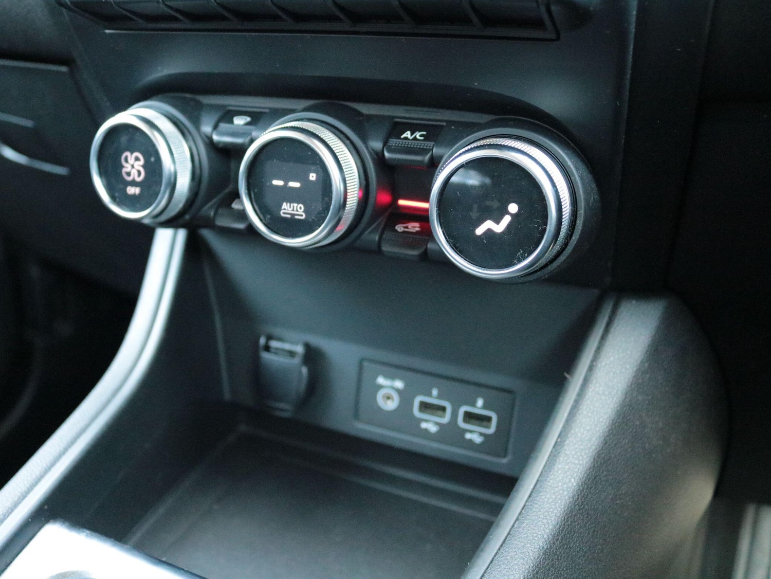 Used Renault Captur for sale - 78215156: Photo 26