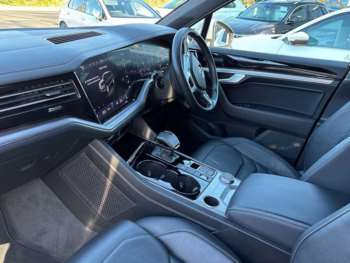 Used Volkswagen Touareg 2018 for sale - 73440970: Photo