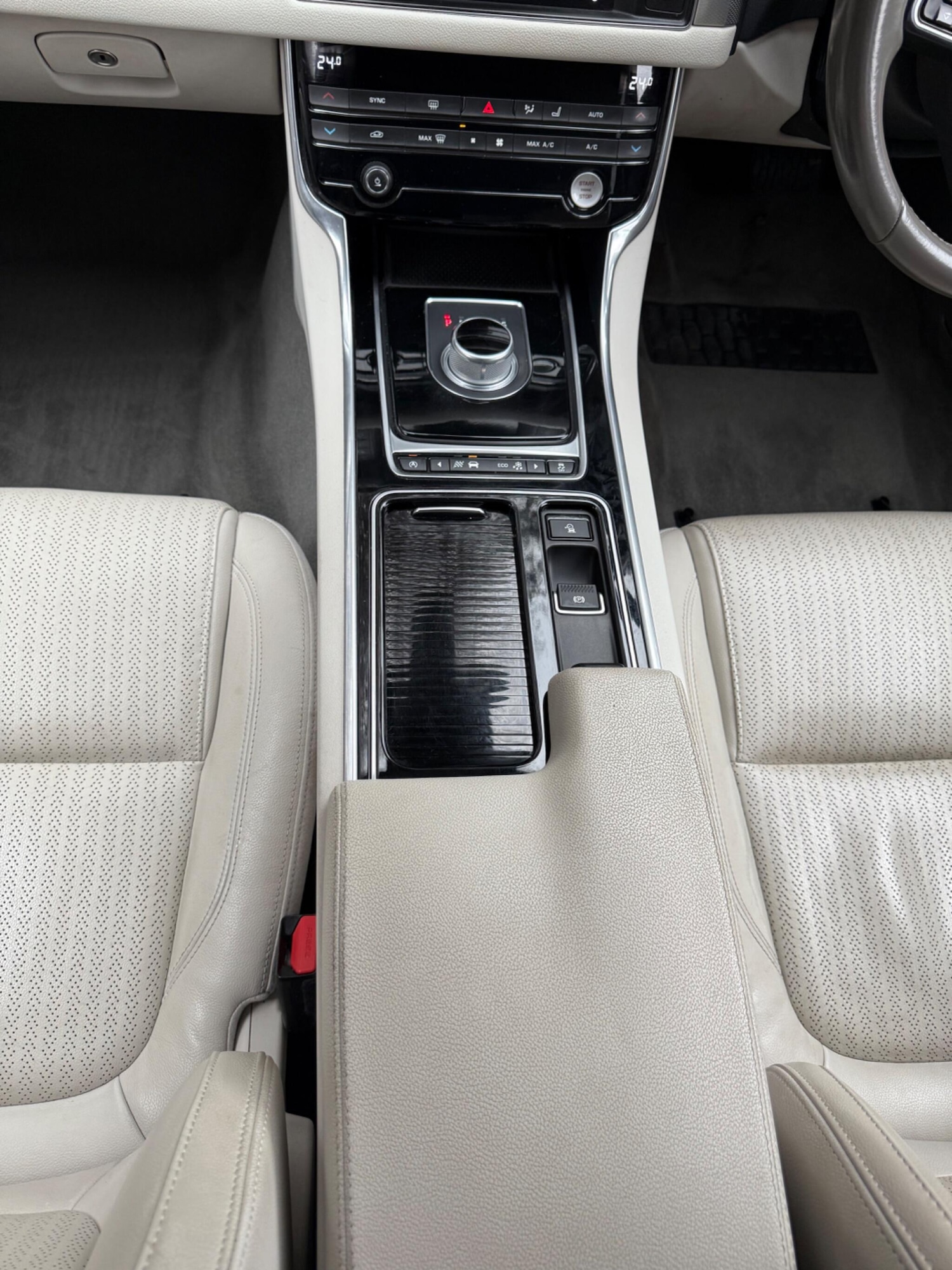 Used Jaguar XF 2016 for sale - 76632969: Photo 20