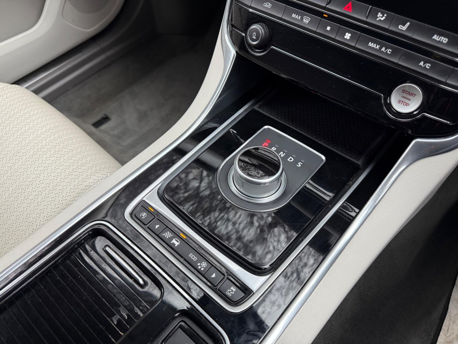 Used Jaguar XF 2016 for sale - 76632969: Photo 24