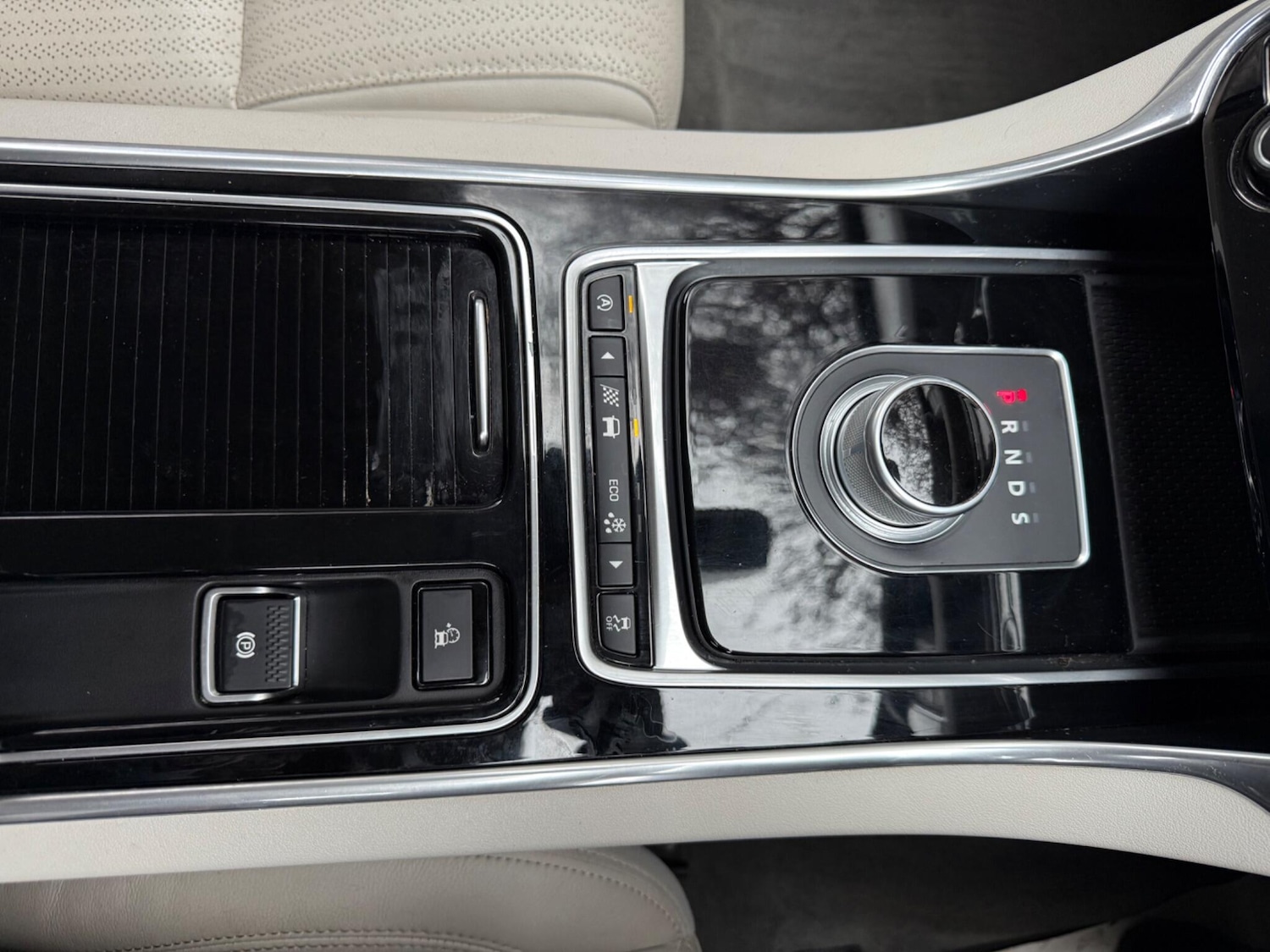 Used Jaguar XF 2016 for sale - 76632969: Photo 31