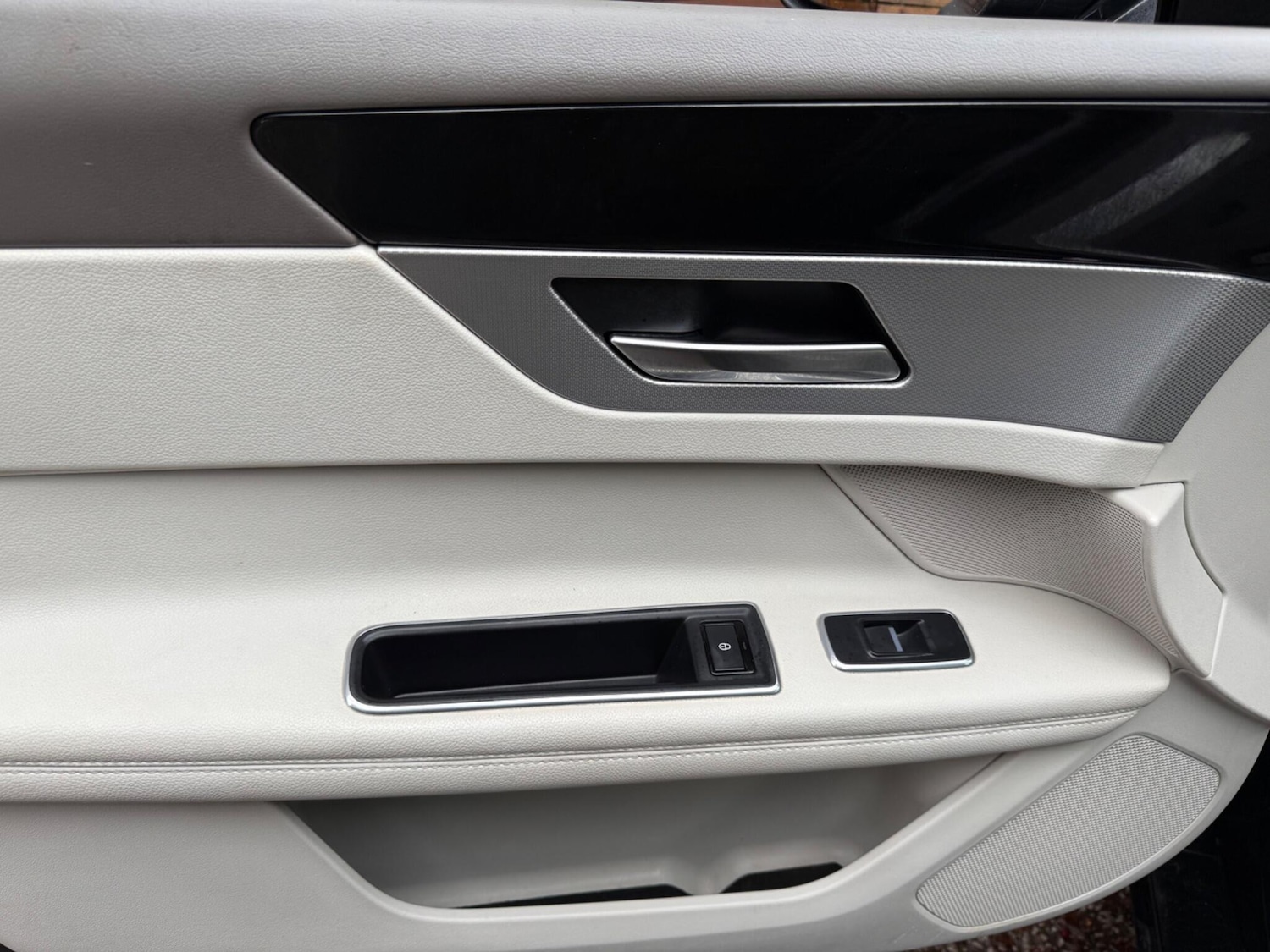 Used Jaguar XF 2016 for sale - 76632969: Photo 33