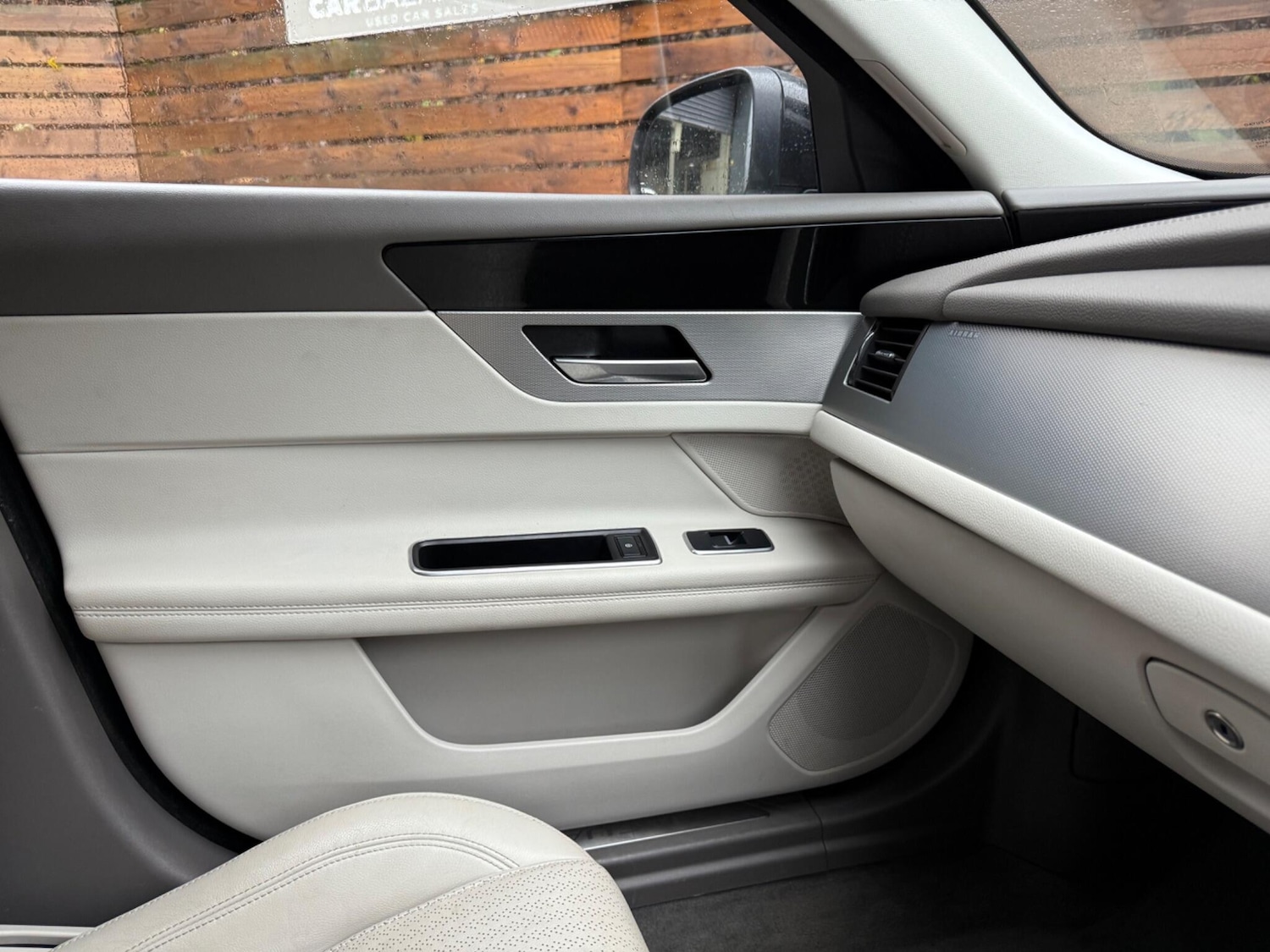 Used Jaguar XF 2016 for sale - 76632969: Photo 35