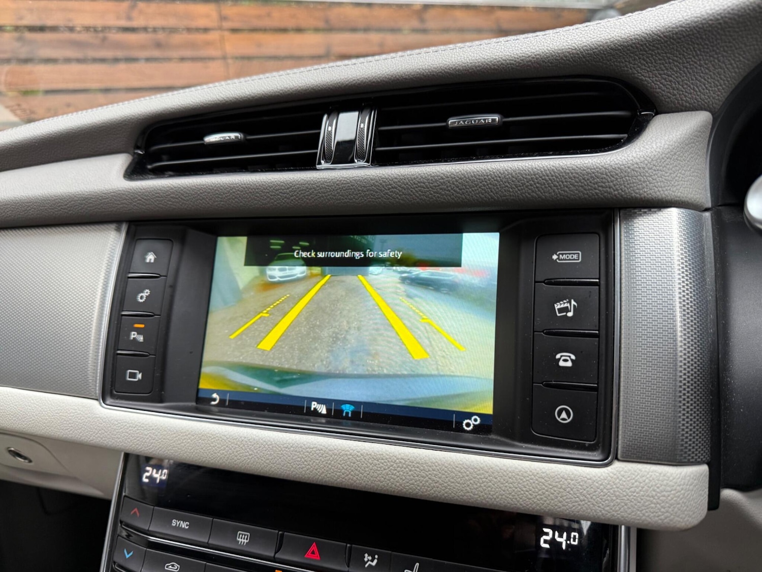 Used Jaguar XF 2016 for sale - 76632969: Photo 37